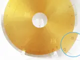 Dinosaw machine showing Continuous rim + fine grit minimize micro‑chipping.