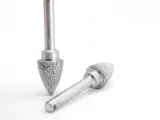 Dinosaw machine showing Stable diamond exposure reduces micro-chipping and keeps line edges clean on tight CNC toolpaths.