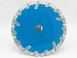 Dinosaw Machine con segmenti sinterizzati T, ottimizzato per il bilanciamento tra affilatura e usura, tagli rapidi e stabili su granito e calcestruzzo armato.
