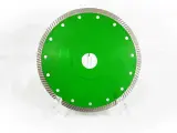 Dinosaw Machine mostrando matriz balanceada que retém abrasivo e expõe diamantes novos para vida útil longa e consistente.