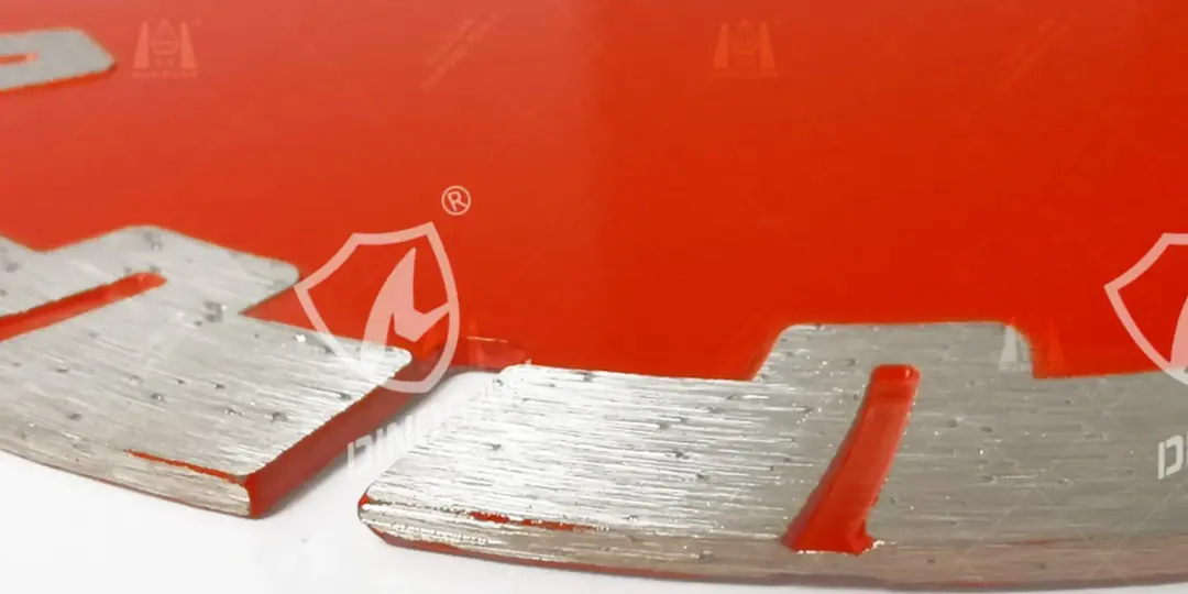 DINOSAW Segmented Diamond Cutting Disc for Concrete & Masonry (18)@1.5x.webp