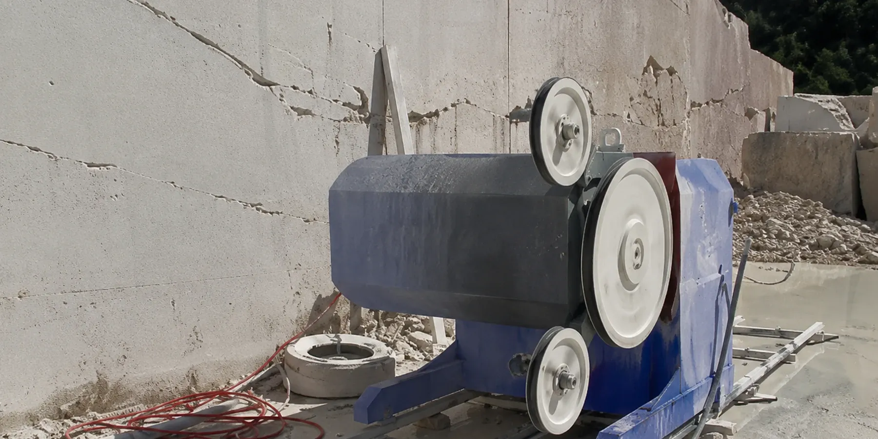 Dinosaw Machine at STONE.GAL 2026 in Vigo, Spain (1).webp