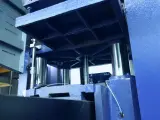 Dinosaw machine showing Solid guide columns and hydraulic control minimize vibration for stable cutting results