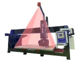 Dinosaw Machine zeigt: Kamerascanning mit automatischer Dickenmessung und Layoutoptimierung für maximale Plattenausnutzung.